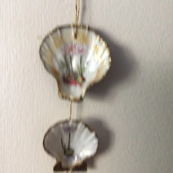 Handpainted shell wall hanging - Picture 6 of 8